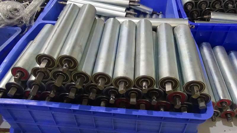 Ứng dụng băng chuyền con lăn trong ngành phân loại bưu kiện tốc độ cao: Yêu cầu độ chính xác và tốc độ 7 con lăn băng tải - sản phẩm tại mrpu.vn