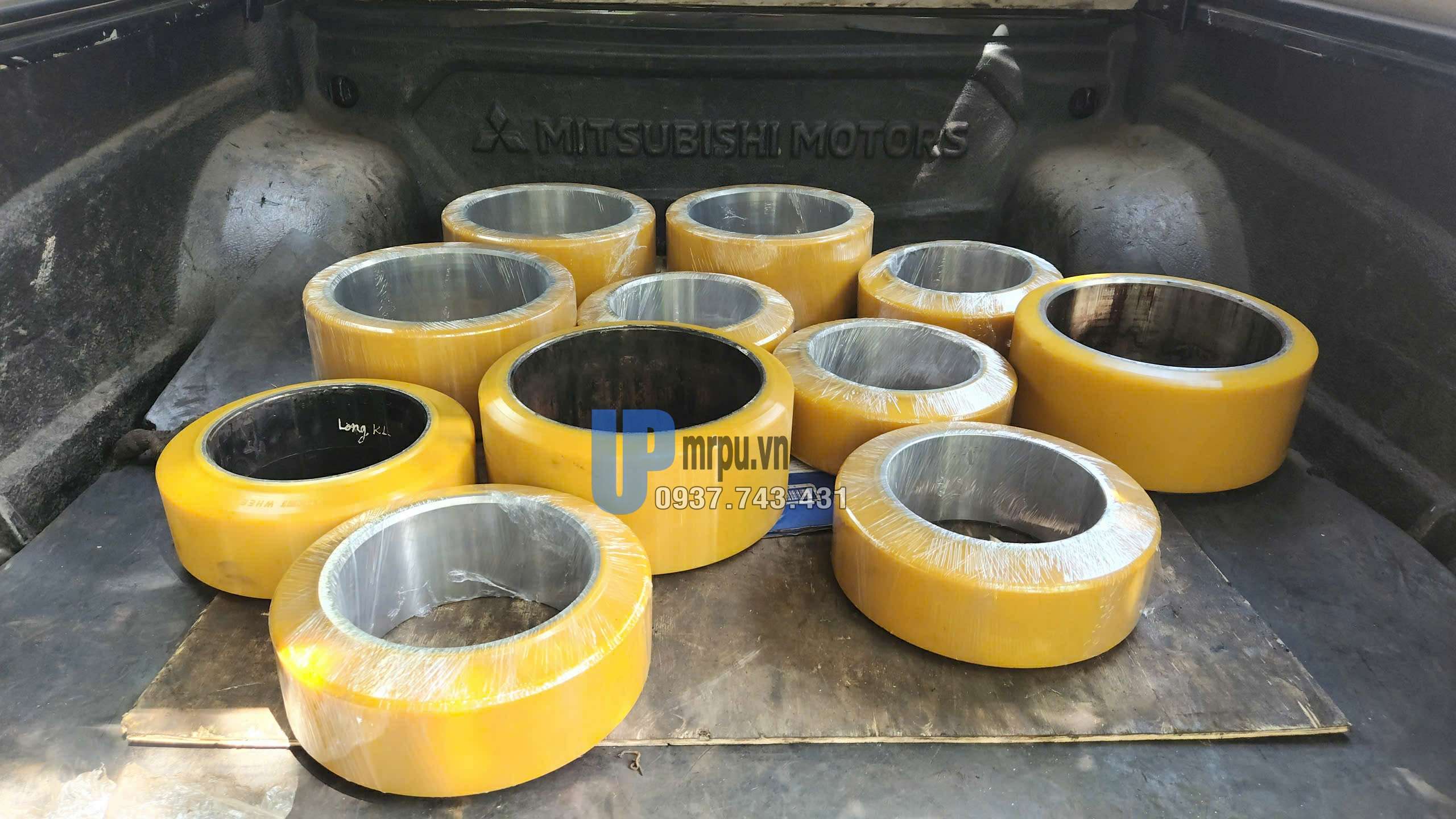 Xu hướng tùy chỉnh màu sắc bánh xe nâng PU theo yêu cầu nhận diện an toàn nhà máy 4 bánh xe nâng, bánh xe pu - sản phẩm tại mrpu.vn